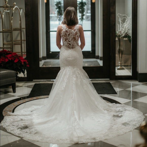 Brand new, size 8, ivory wedding dress. - Picture 7 of 7